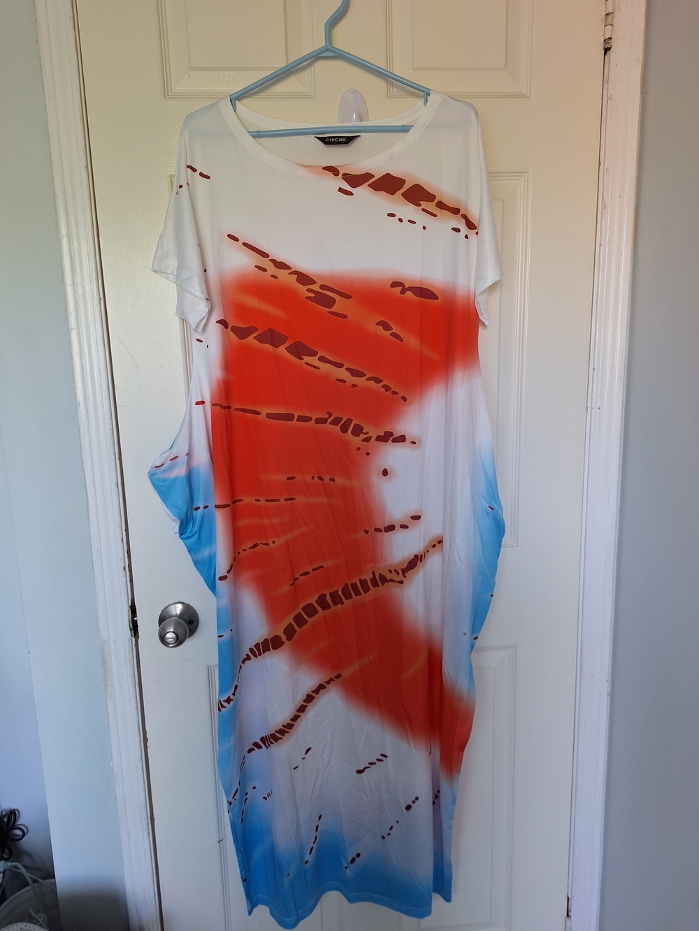 chicme White Dress with Red Abstract Motif